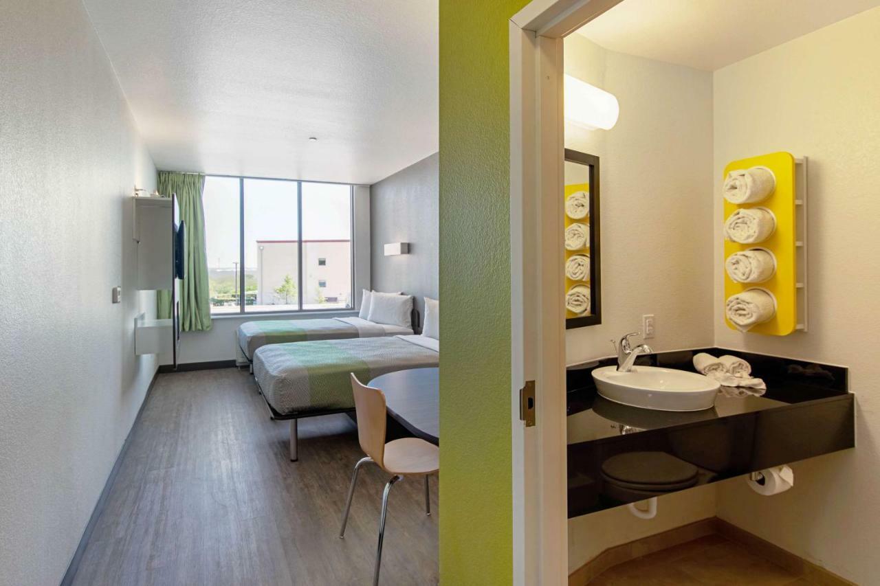 Motel 6 Austin Airport 외부 사진