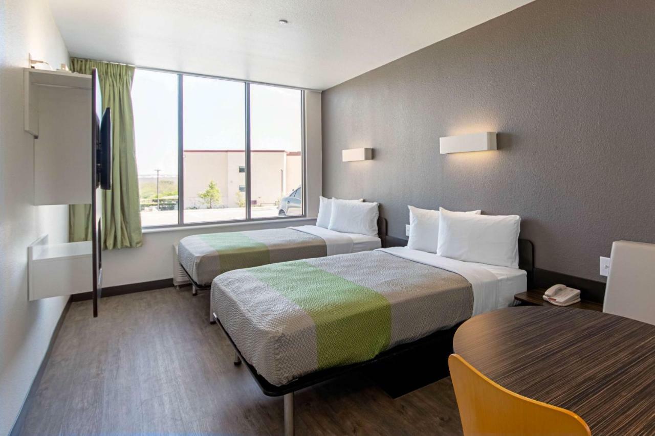 Motel 6 Austin Airport 외부 사진