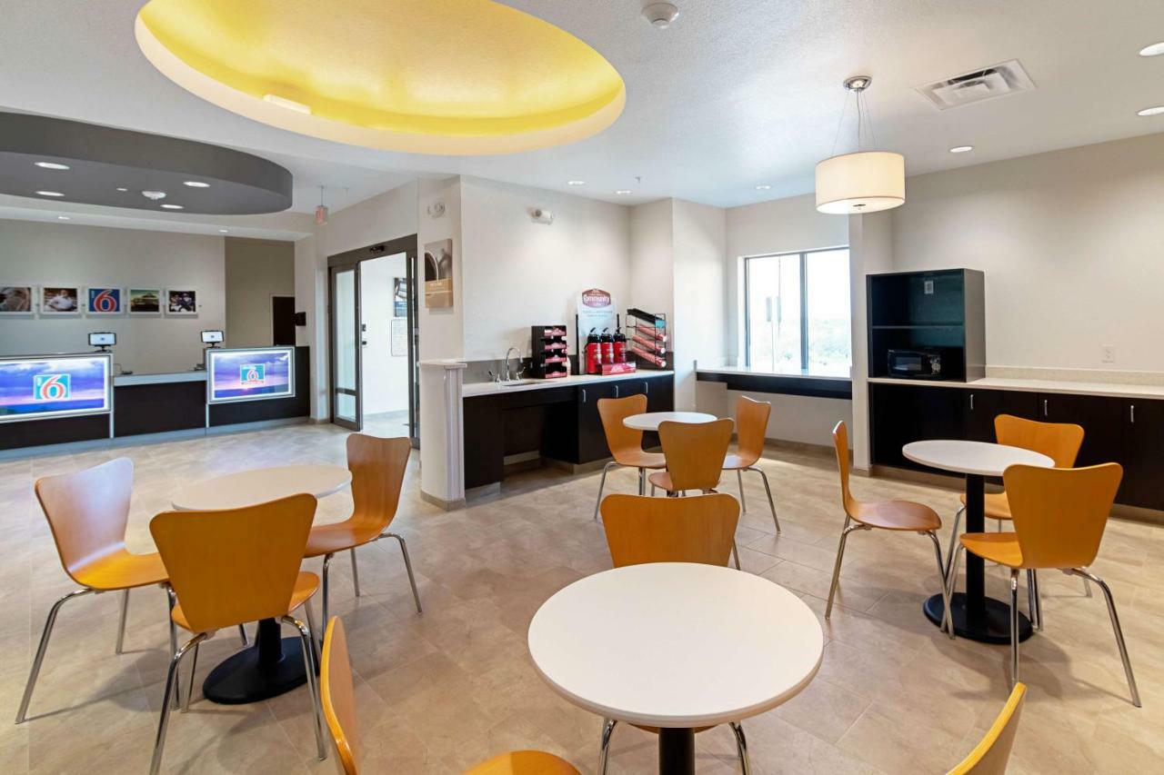 Motel 6 Austin Airport 외부 사진