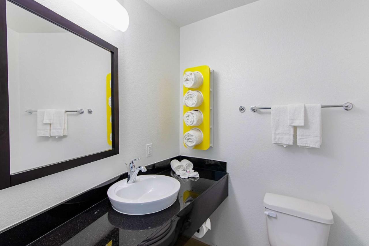 Motel 6 Austin Airport 외부 사진